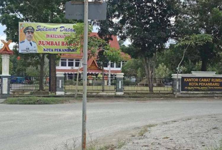 Kantor Camat Rumbai Pekanbaru: Pusat Layanan Administrasi Masyarakat