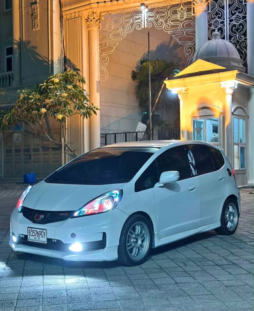 DIJUAL HOND]A JAZZ 2012 - PEKANBARU